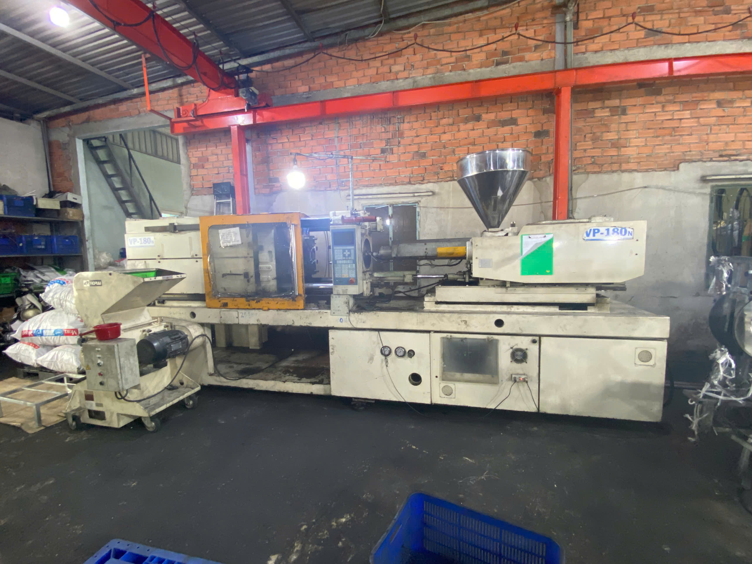 Injection molding machine 5.jpg